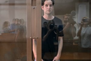 Rusijos teismas trims mėnesiams pratęsė JAV žurnalisto E. Gershkovicho suėmimą