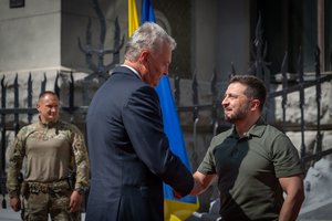 Ukrainos Nepriklausomybės dienos proga G. Nausėdos sveikinimas ukrainietiškai: Lietuva ir toliau teiks visokeriopą pagalbą