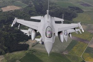 Iš Vakarų – puiki žinia Kijevui: sulauks dar daugiau F-16 naikintuvų