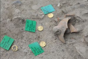 Šiurpą keliantys radiniai: dievybėms aukojo ne tik monetas, bet ir kūdikius