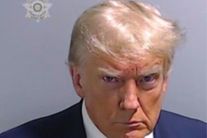 D. Trumpas suimtas, paleistas už užstatą, paskelbta jo, kaip nusikaltėlio, nuotrauka