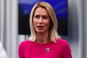 Estijos premjerės vyras traukiasi iš pervežimų verslo, ji pati atsistatydinti neketina