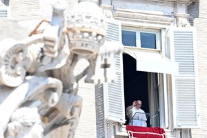 Popiežius Pranciškus dezinformaciją pavadino „pirmąja žurnalistikos nuodėme“