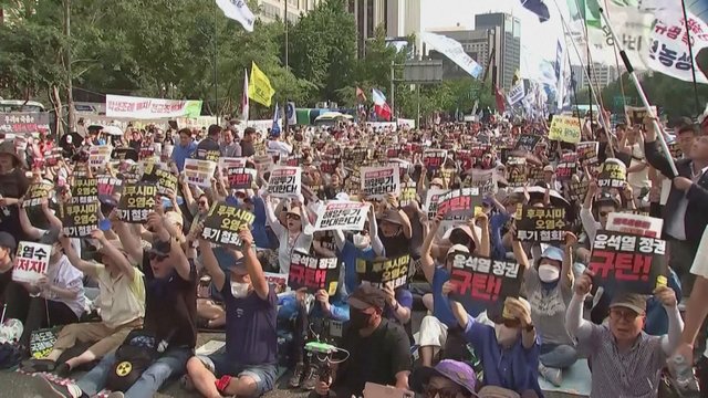 Tūkstančiai Seulo gyventojų išėjo į gatves dėl Fukušimos vandens išleidimo: reikalauja imtis veiksmų