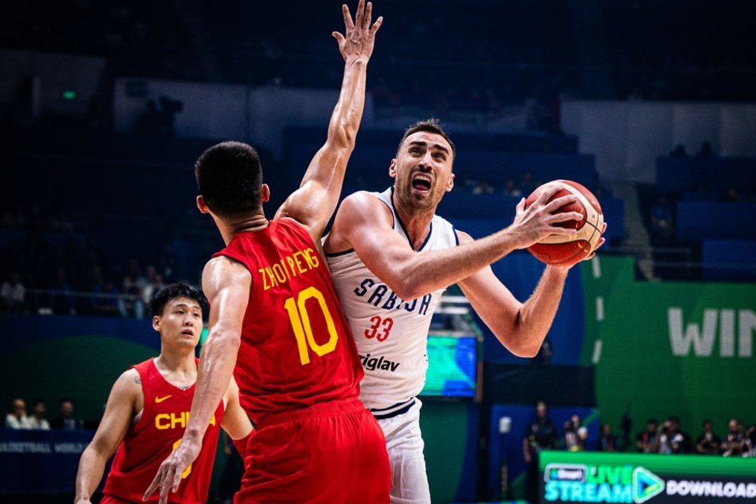 Serbų trenerio vedama Kinijos rinktinė gavo antausį nuo Serbijos krepšininkų
