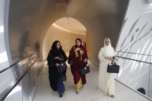 Prancūzija uždraus mokyklose dėvėti islamiškas sukneles