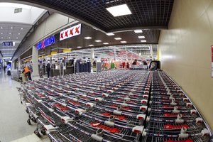 Nuo rugsėjo 1 dienos keičiasi dalies prekybos tinklo „Maxima“ parduotuvių darbo laikas