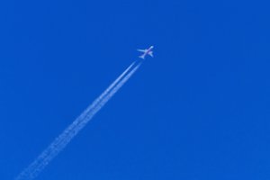 Dėl techninių problemų JK oro uostuose vėluoja skrydžiai