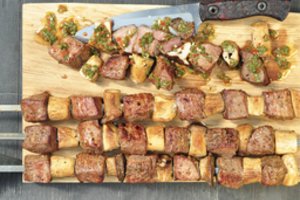 Jautienos šašlykai su grybais: paruošite per 10 minučių, o rezultatas – tobulas