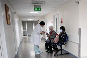 Augant sergamumui COVID-19 – NVSC žinia: kaip rudenį vyks testavimas, skiepijimas ir ugdymas