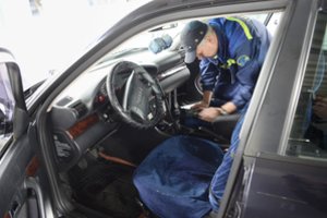 Informuoja vairuotojus, ką žinoti, jei techninės apžiūros metu paaiškės ši informacija: ragina nepanikuoti