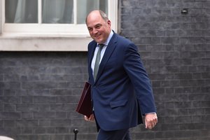 Atsistatydino Jungtinės Karalystės gynybos sekretorius B. Wallace'as