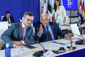 D. Kuleba ES ministrams: siaučia karas, reikia daugiau ginklų