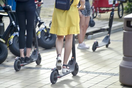 Besinaudojantiems elektriniais paspirtukais verta suklusti: nuo rugsėjo 1-osios sulauksime esminių pokyčių