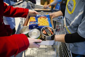 Vilniuje atidaryta netipinė vieta: maisto visi norintys galės pasiimti už dyką