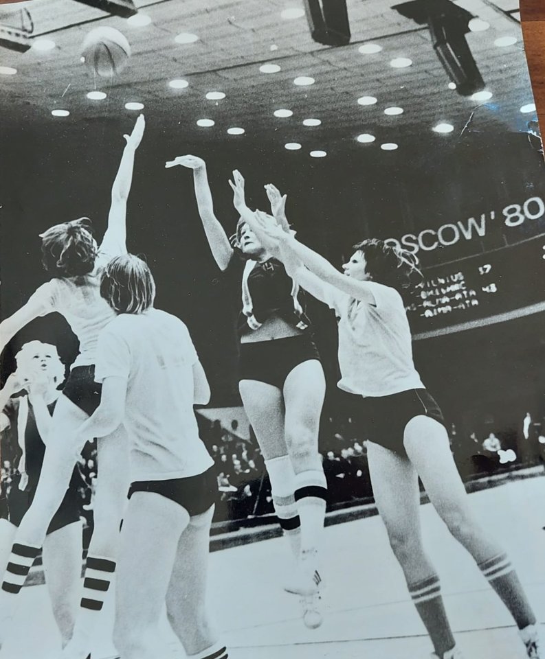  	Tremtyje gimusi Z.Kuzminskienė (Nr. 14) negalėjo žaisti tarptautinėse varžybose SSRS rinktinėje, bet 1974–1987 metais atstovavo Lietuvos rinktinei ir žaidė „Kibirkštyje“.<br> Asmeninio archyvo nuotr.