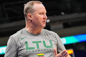 Graikų prispaustas K. Maksvytis paslapčių neišdavė, bet pabrėžė: „Reikia nepabėgti į krūmus“