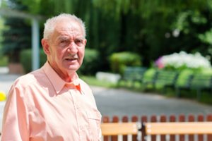 Po kelių mėnesių mirti turėjęs vyras paneigė medikų prognozes – laimingai nugyveno daugiau nei 30 metų