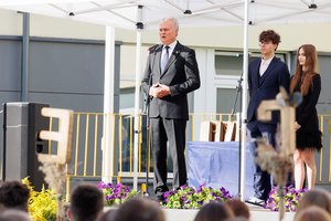 Prestižinėje gimnazijoje apsilankęs G. Nausėda kreipėsi į vaikus: to dar niekam nepasakojau