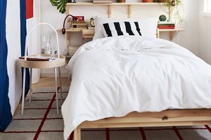 Patogu gali būti ir viename kambaryje: interjero dizainerė dalijasi, kaip tokį susikurti