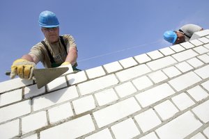 Kodėl šiuo metu investuoti į NT neverta: patarė, kur dabar galima gauti didesnę grąžą