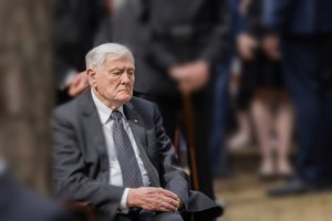 Pirmą kartą po žmonos Almos netekties V. Adamkus atvirai prabilo apie bemieges naktis: „Mano širdis kraujuoja“