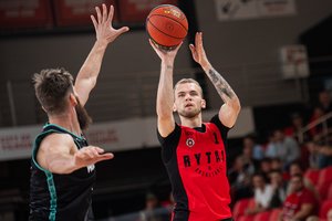 Pirmasis sostinės derbis nusidažė raudonai: draugiškose rungtynėse „Rytas“ sutriuškino „Wolwes“