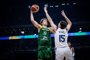 „Atsidūrė pralaiminčiųjų vaidmenyje ir to neatlaikė“: rinktinės veteranas JAV komandą įvertino dviem žodžiais