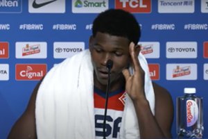 JAV rinktinės lyderio veide šįkart – jokios šypsenos ir pokštų: kalbėjo mažai, bet pagyrė „22-ąjį numerį“