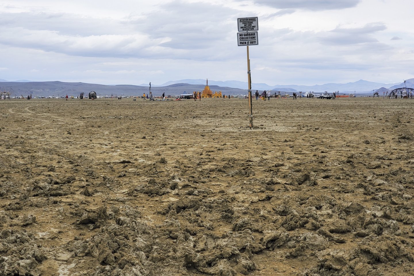 Nevadoje vykusį festivalį „Burning man“ sužlugdė liūtys.<br>EPA-ELTA nuotr.