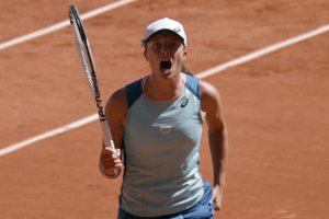 Pasaulio sporto savaitė: Turkijos tinklininkių pergalė, nesustabdomas M. Verstappenas ir pirmosios teniso raketės nesėkmė