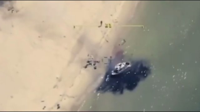 Okupantų siaubu tapę dronai „Bayraktar“ sugrįžo į mūšio lauką – sunaikino rusų patrulinį laivą