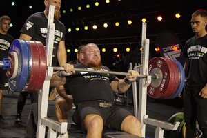 Sporto festvivalyje štangos spaudimo varžybose dominavo rekordą pagerinę Latvijos sportininkai