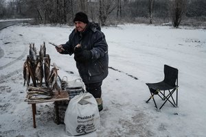 Kijevas rengiasi „sunkiai“ žiemai, gynėjai Donecko srityje sunaikino Rusijos karinės technikos sandėlį