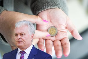 Prezidentūra: mažiausiai uždirbančiųjų NPD susilyginti su MMA galėtų jau kitais metais