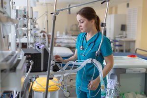 Išgyvenusių kritinę būklę sindromas: simptomai ir pagalba pacientui bei jo artimiesiems