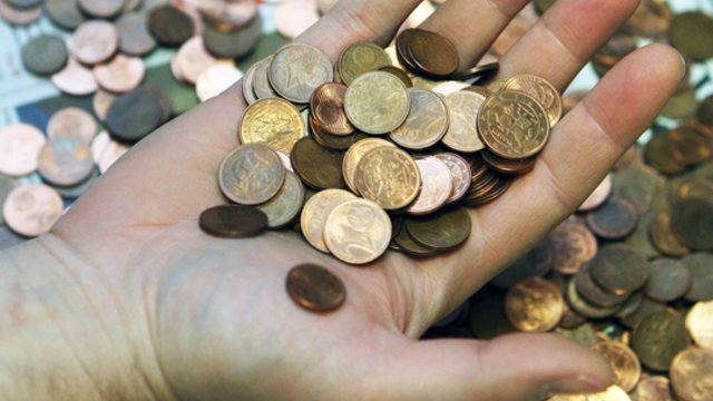 Svarsto, kaip pasikeistų prekių kainos panaikinus smulkių centų monetas: siūlymą apvalinti sumą vertina skirtingai