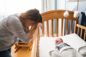 Po Lietuvą sukrėtusio įvykio – žvilgsnis į depresiją po gimdymo: kas daroma ne taip
