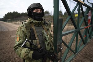 Lenkija nori paaiškinimo dėl incidento pasienyje su Baltarusijos kareiviu