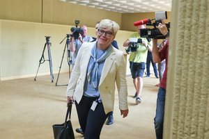 I. Šimonytė nemano, kad planuojamas pedagogų streikas pasibaigs ministerijos šturmu: dėl atlyginimų didinimo sutarė visos partijos