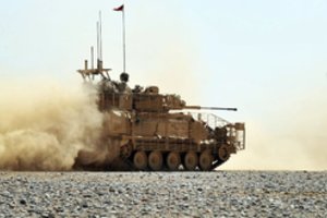 Britai į Ukrainą siunčia šiuos šarvuočius. Kuo jie ypatingi?