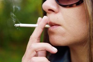 Padeda sulieknėti ir malšina stresą? Melai apie rūkymo naudą sveikatai