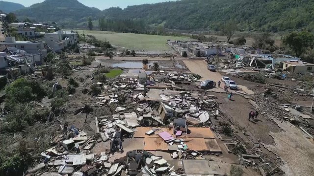 Sudėtinga situacija Brazilijoje po ciklono: išaugo aukų skaičius, tūkstančiai vis dar laukia gelbėtojų