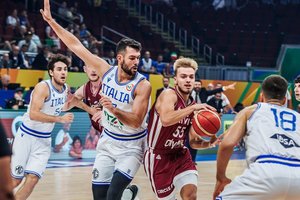 Latvija po dramos žengė žingsnį pasaulio čempionato penktosios vietos link – palaužė italus