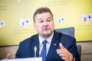 Siūloma paviešinti ir valstybės tarnyboje dirbančius buvusius KGB bendradarbius