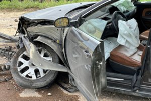 Avarija Trakų rajone: prieš eismą važiuodamas visureigis rėžėsi į kitą automobilį, yra nukentėjusiųjų