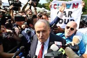 D. Trumpas surengė aukų rinkimo akciją buvusiam savo advokatui R. Giulianiui