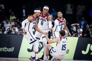 Nuleistos galvos ir atviri žodžiai – JAV krepšininkai sunkiai išgyvena vokiečių antausį: „Siaubinga“