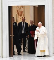 Ukraina atmeta „prorusiško popiežiaus“ tarpininkavimo pastangas