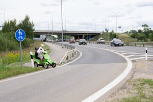 Ypač pavojingu dviračių taku Kaune – tiesiai po automobiliais